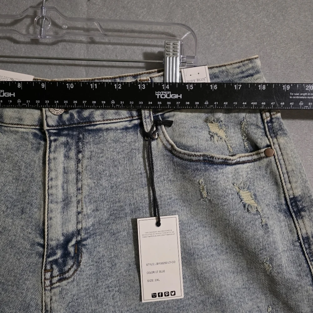 NWT Judy Blue Womens High Rise Mineral Wash Distressed Boyfriend Shorts Size XXL